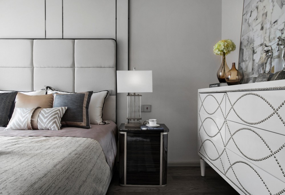 现代轻奢风格室内设计家装案例-卧室床头柜 现代轻奢风格室内设计家装案例-卧室床头柜